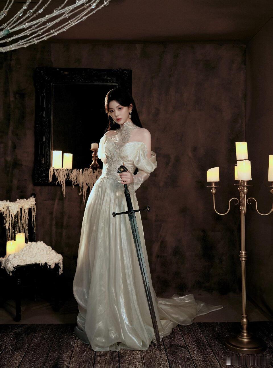 孔雪儿出图来了，拿剑的公主！这套太美了 