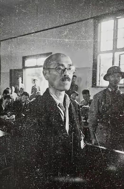 1945年，日本投降，老蒋特别对何应钦交代说：酒井隆这个战犯必须处以极刑，让他血