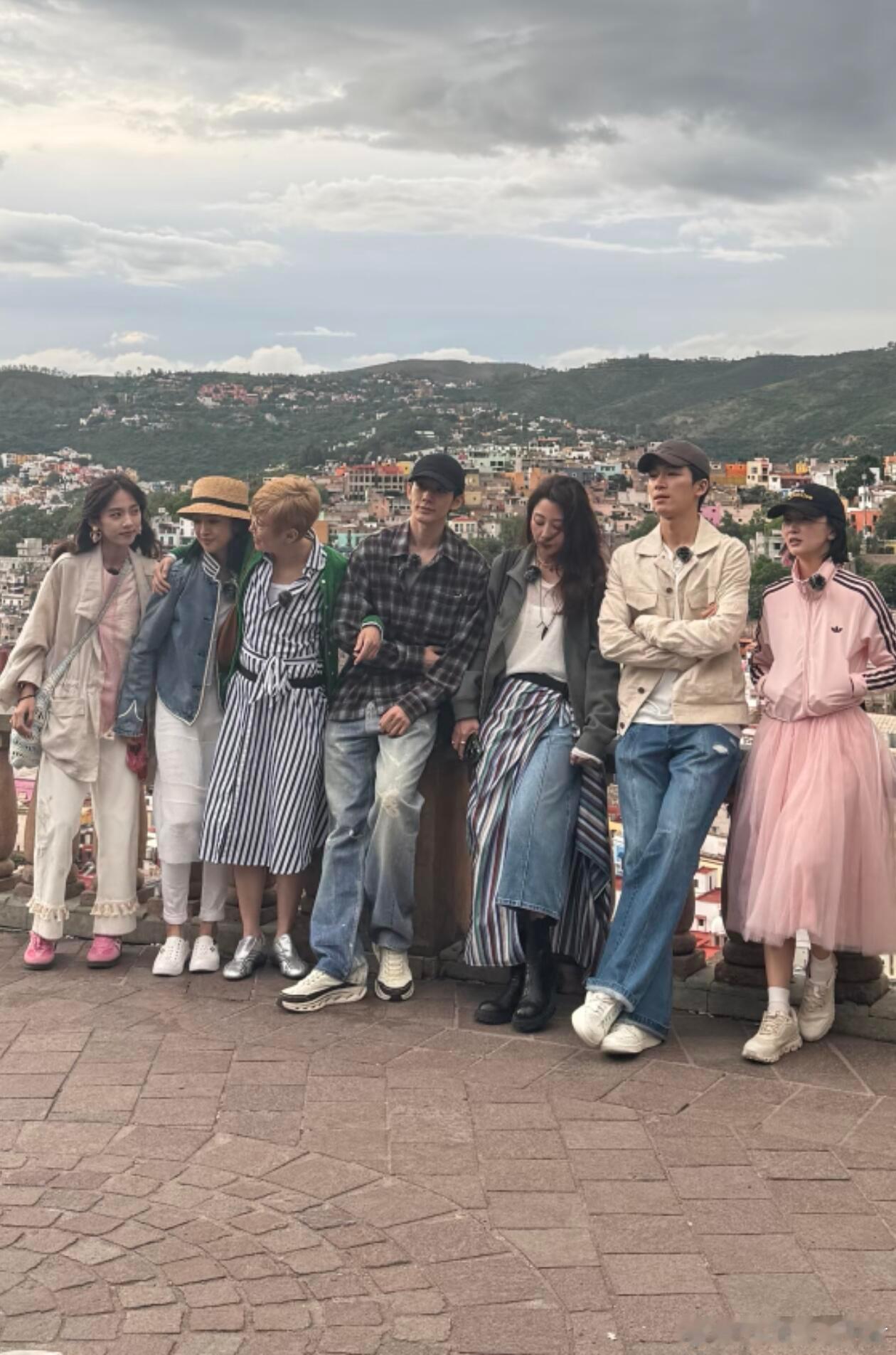 王星越吴君如华尔兹王星越行王子礼花儿与少年谁能拒绝花少里这一对神仙搭档！双人华尔