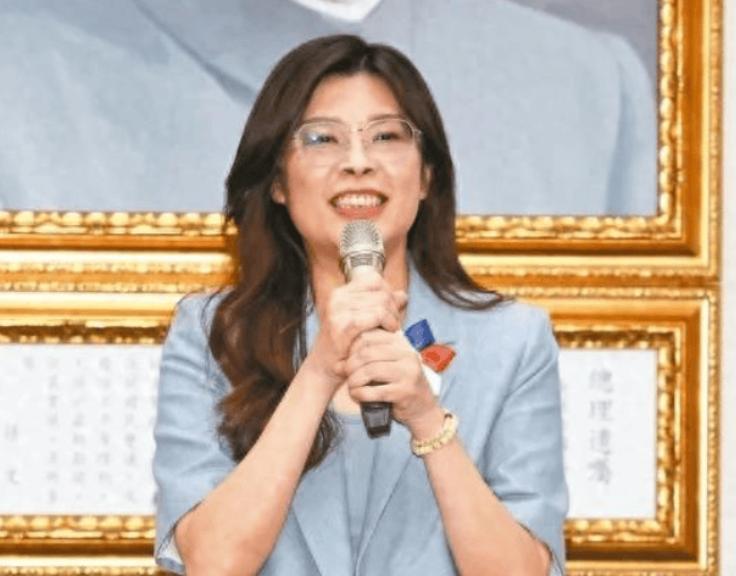 昨天，
郑丽文放出了第二波人事安排



郑丽文这次的人事安排，
摆了个老中青局