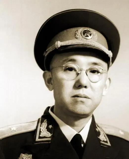 一次偶然改变了“孟良崮”？

张灵甫被围孟良崮后，相比李天霞的消极怠工，黄百韬增
