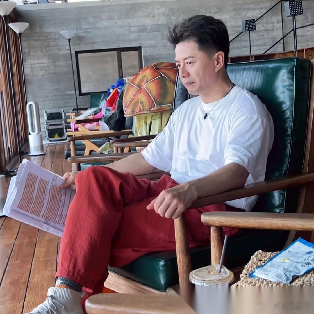 段奕宏给所有话剧演员提了一个醒, 你可以不红，也可以不火， 甚至可以接不到戏，但