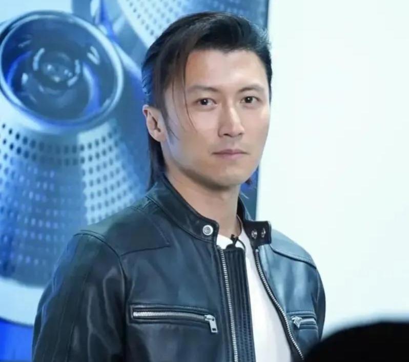 谢霆锋算不老男神？看看他42岁的状态，我悟了！

刷到他最近的现场视频，我直接愣