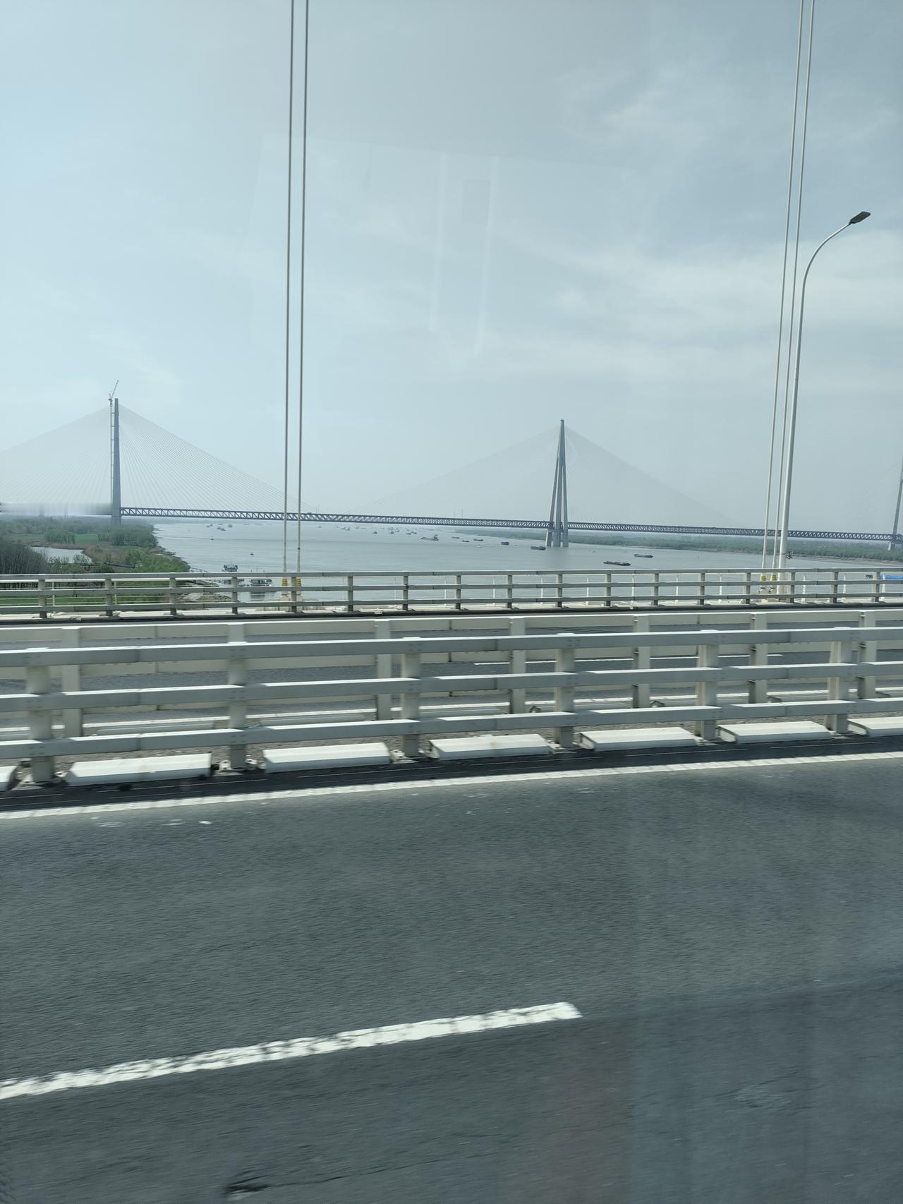 今天返程
从“霸都”到“魔都”。路上看风景也是不错的选择。