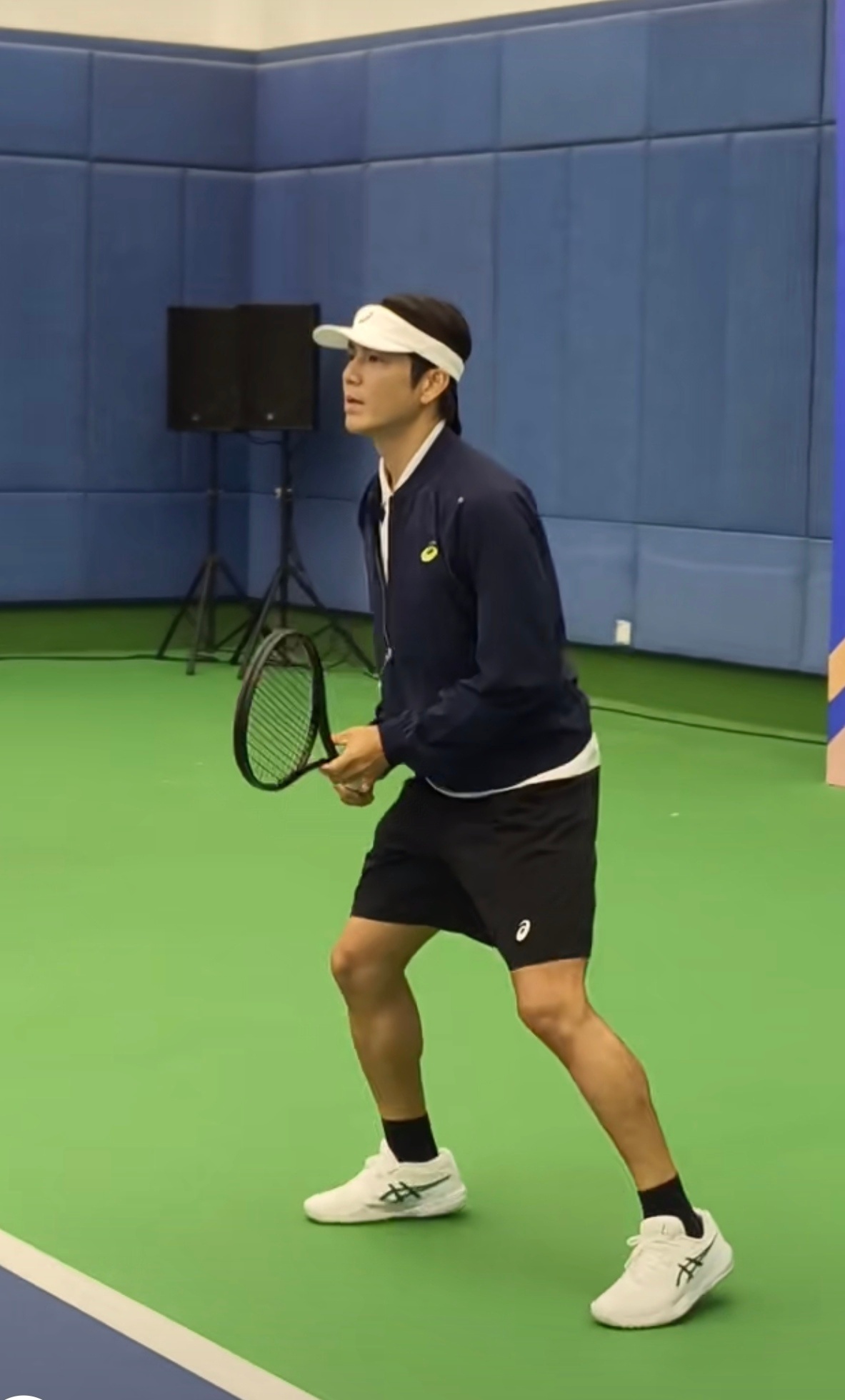 asics亚瑟士品牌大使钟汉良 钟汉良现身上海网球场  今天首页都是体育生钟汉良