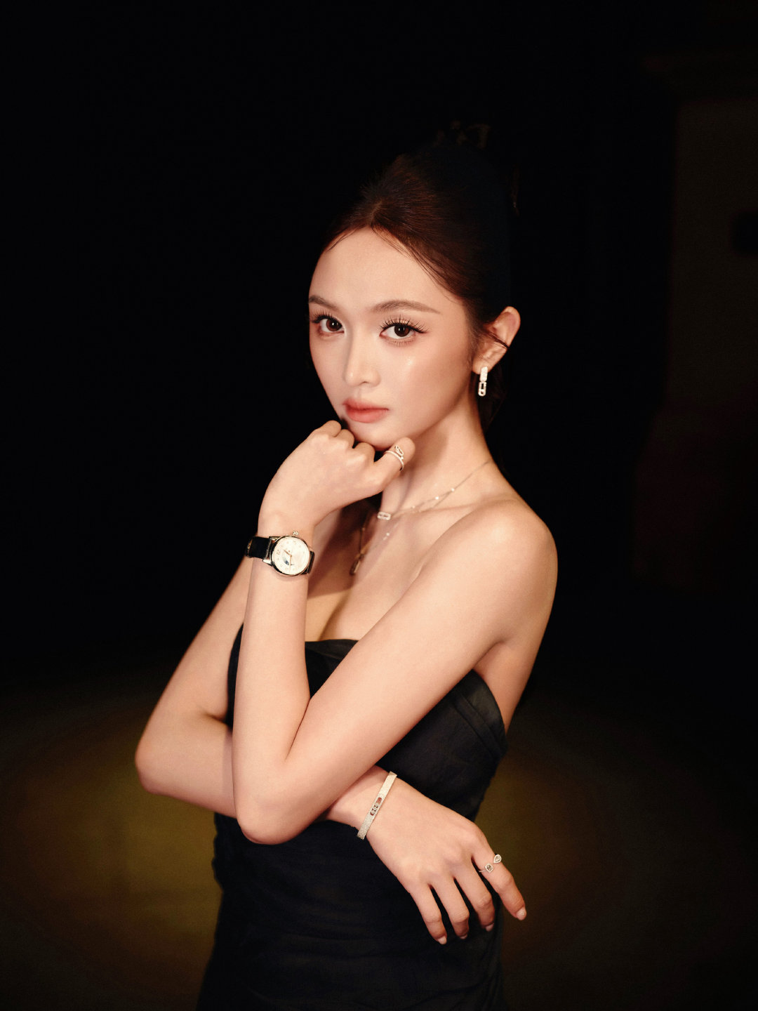 吴宣仪 × 2025爱奇艺尖叫之夜 今日尖叫之夜造型Look，带来Peet Du