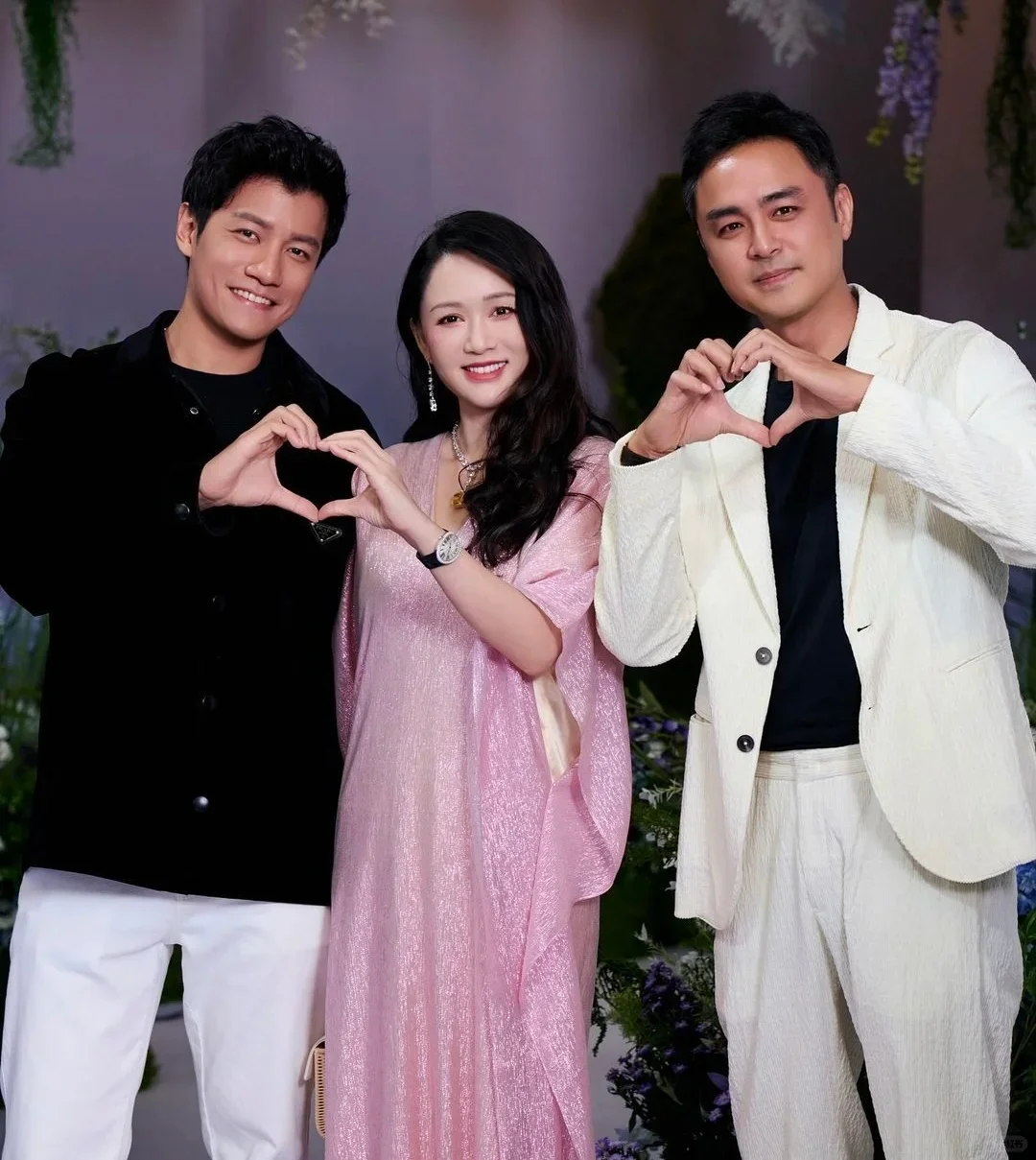 陈乔恩孕相有点明显啊！