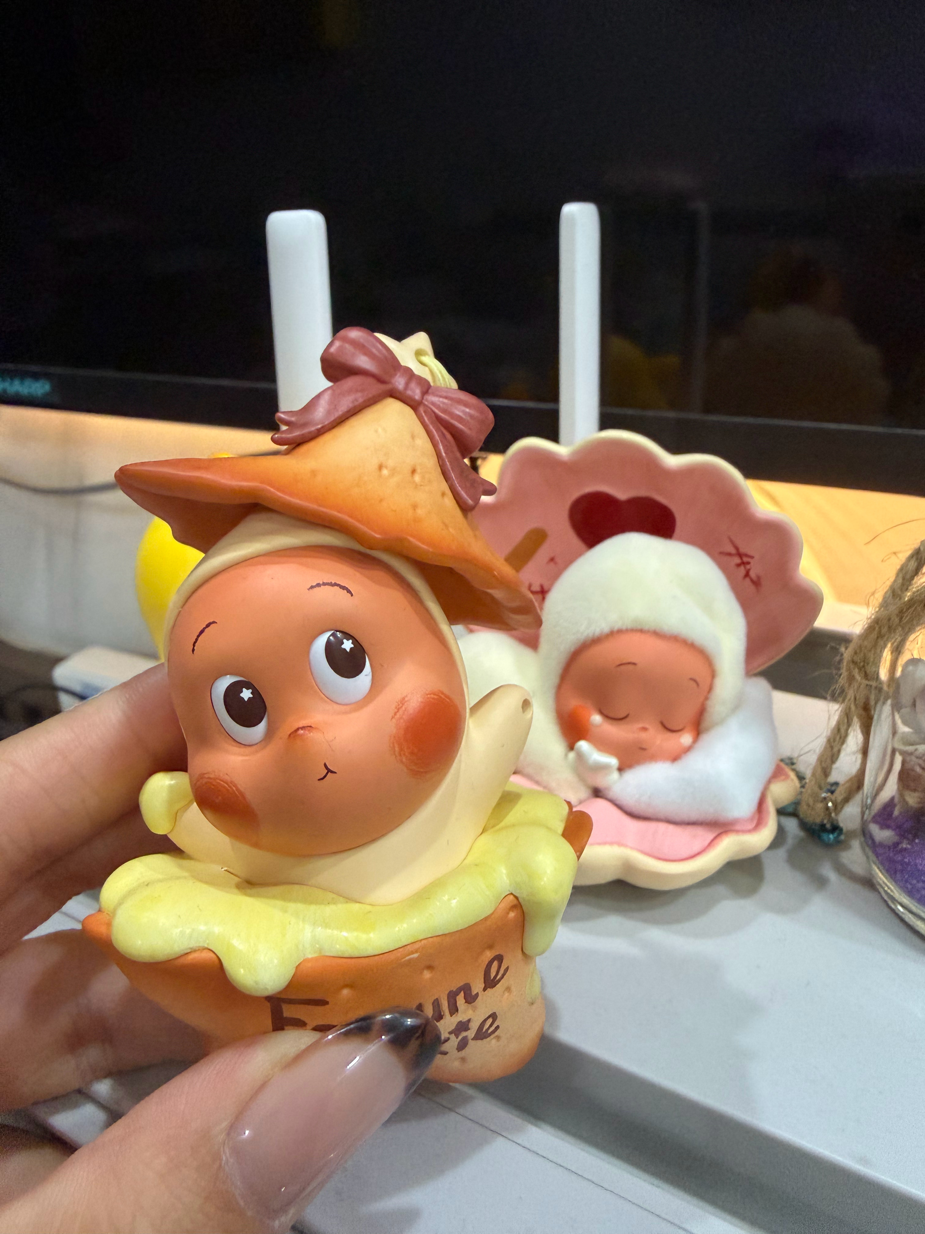 本来以为泡泡玛特赚不到我的钱对泡泡玛特不是很感冒的我也买了小10个了[允悲] ​