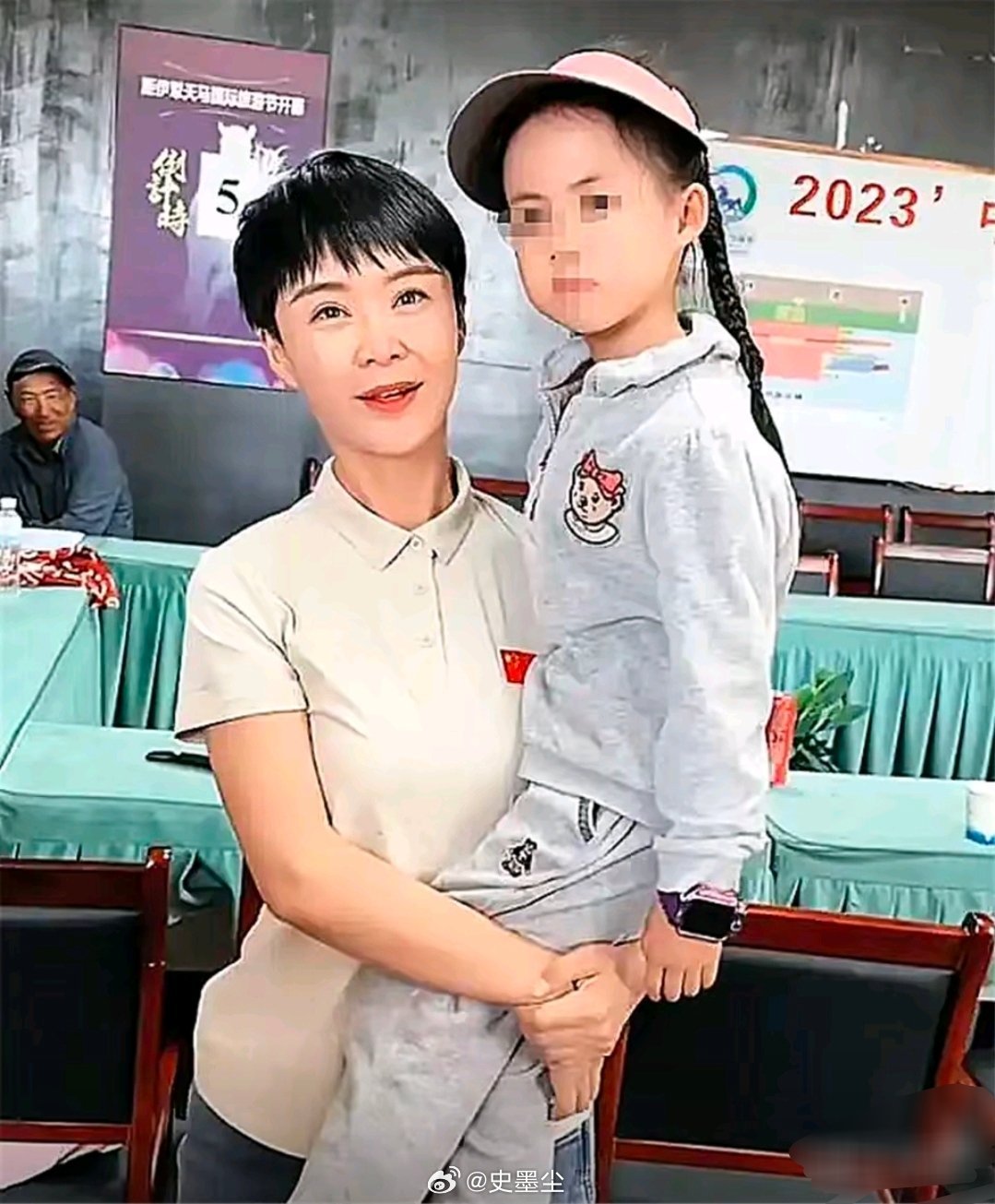 “我愧对女儿，愧对母亲，唯一没有愧对的，是新疆人民！”这是贺娇龙在接受媒体采访时