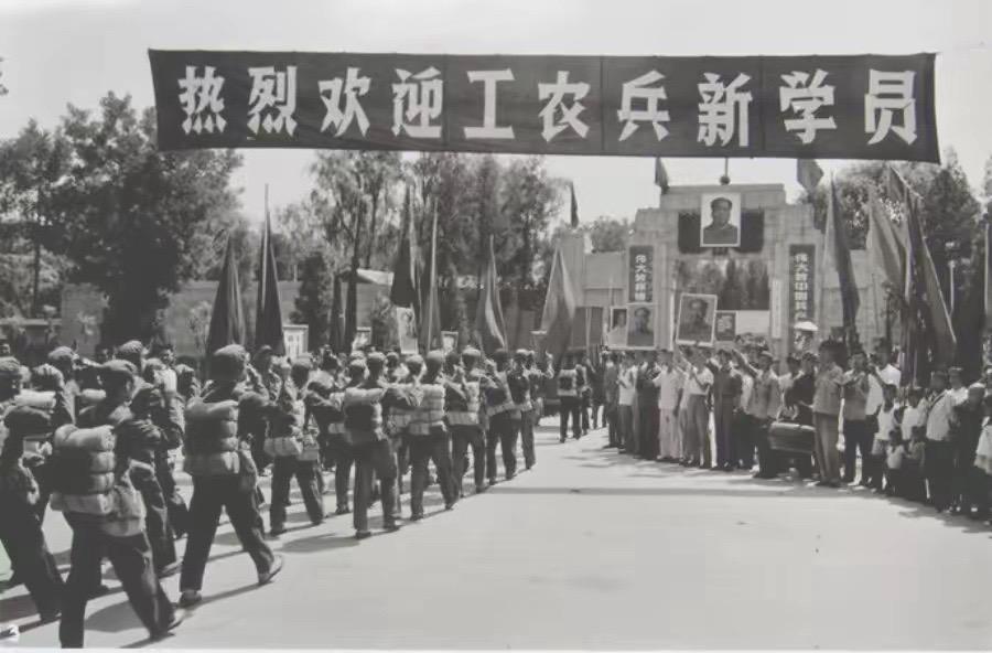 文  “工农兵大学生”是一个专用名词，特指1970年至1976年我国全...