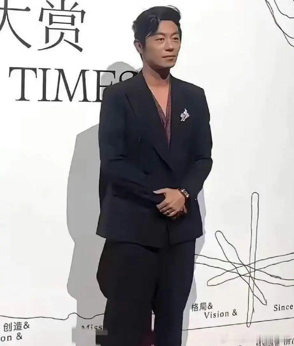 朱亚文怎么沧桑了呢 ​​​