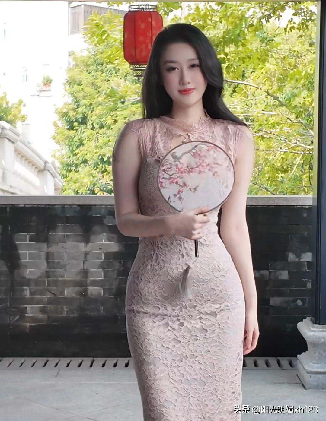 爱你的男人
爱你的女人
你信不信
真正爱你的男人
一生只干两件事
搞钱和爱你
真