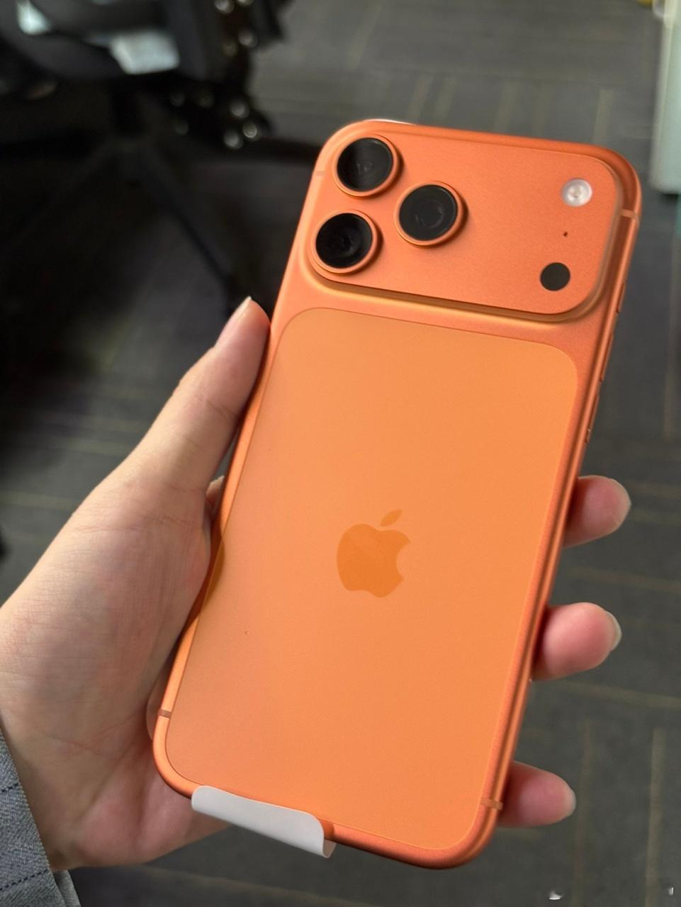 iPhone17Pro被黄牛拒收确实ProMax更不错Pro还是有点小不过Pro