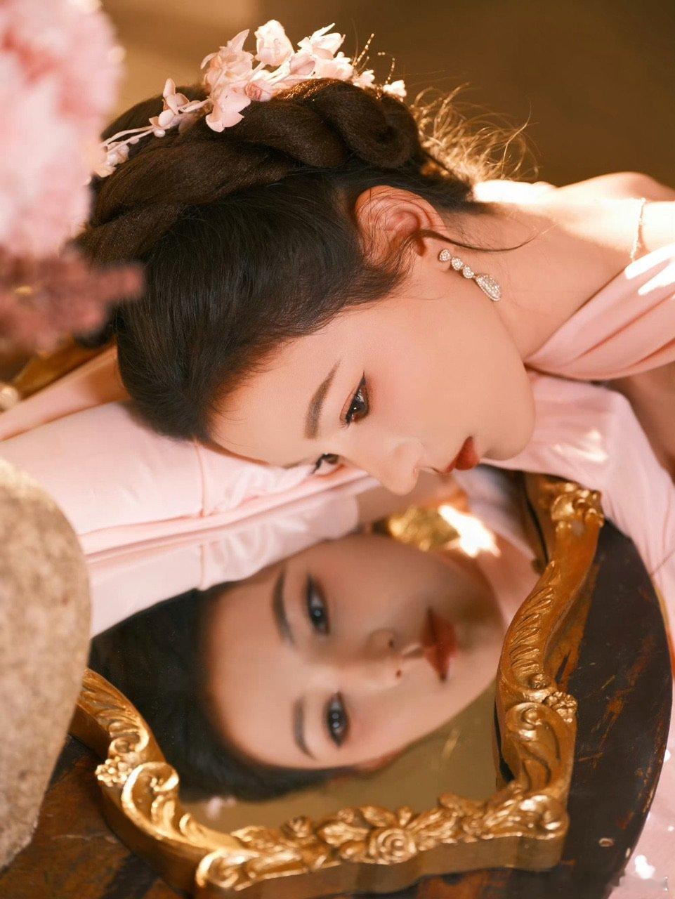 张予曦梁洁 美女茶话会张予曦梁洁的美女茶话会，隔着屏幕都能感受到快乐！求个旁听位