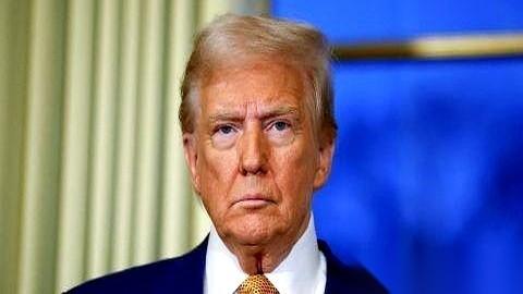 我跟你说，今天这事儿绝了。
特朗普挺失望的，公开说，泽连斯基居然到现在还没看他给