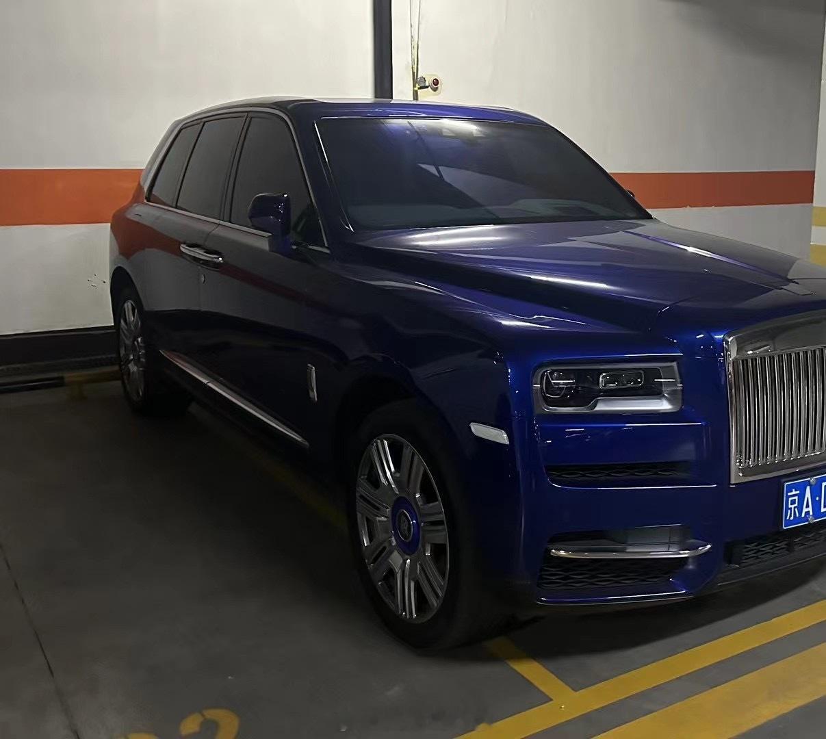 京牌库里南  四座版 流星顶 二零年底车  仅跑15箱油 一万公里出头  零瑕疵