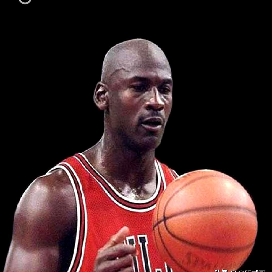 60多岁的乔丹，现在每个月什么都不用干，光是NBA发给他的退休金就有将近17万人