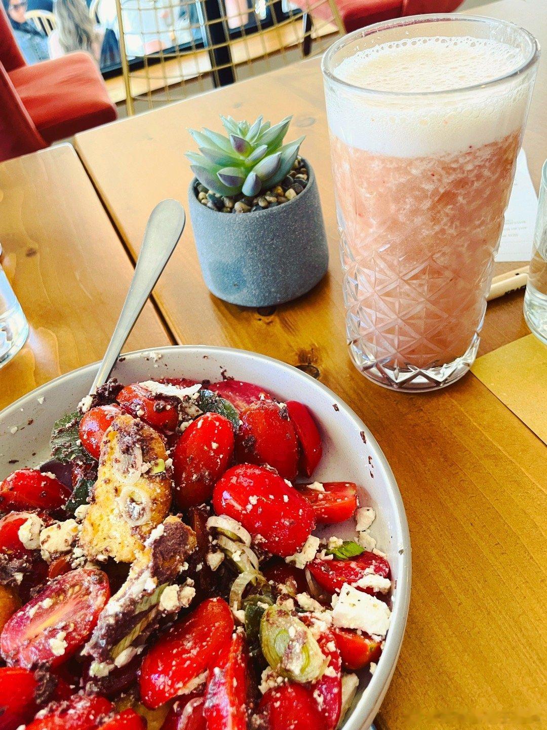 减肥之后手部这么大变化，之前是有水肿了吧！减肥通常是全身性的过程，不会只局限于某