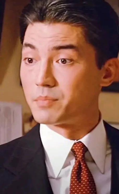 在国际上最有影响力的华人男影星排名：
1.李小龙，让中国功夫名扬世界
2.成龙，