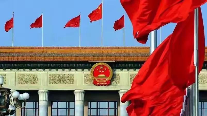 竭力主张把“水、电、气、路”以及关乎民生的国有企业全面私有化的人不是蠢就是坏。这