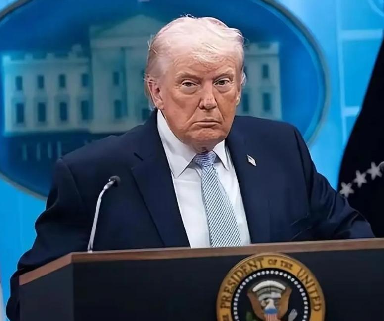 美军这回彻底不装了吧？全球范围扣押跟伊朗沾边的船，连石油带普通货都要抢，还放话敢