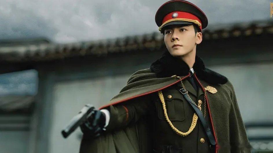 陈伟霆以为到了成毅演唱会 这俩也挺有渊源的，都是演狗瑞的戏被观众熟知，一个是古剑