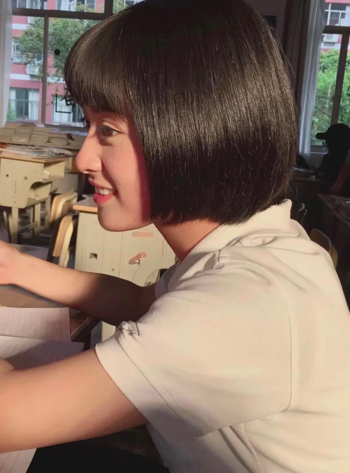 沈月多演一点校园言情女主吧！这张脸真的很有辨识度，每次都会回想到致我们单纯的小美