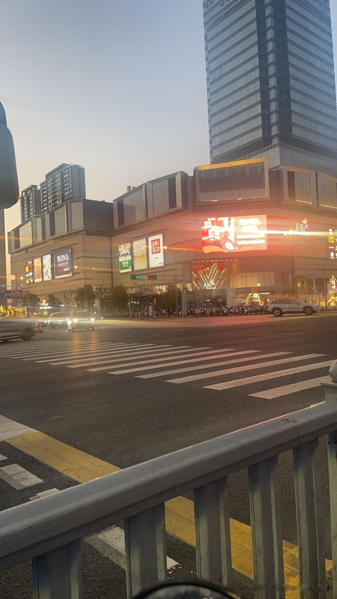 一定要争气，一定要翻身



你该翻身了
不然就便宜了那些
所有不尊重你的人
他