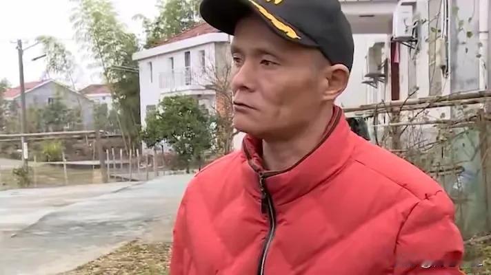 20年前，男子索要零花钱，遭养父母拒拒，偷走家里5万存款，然后消失20年！当下，