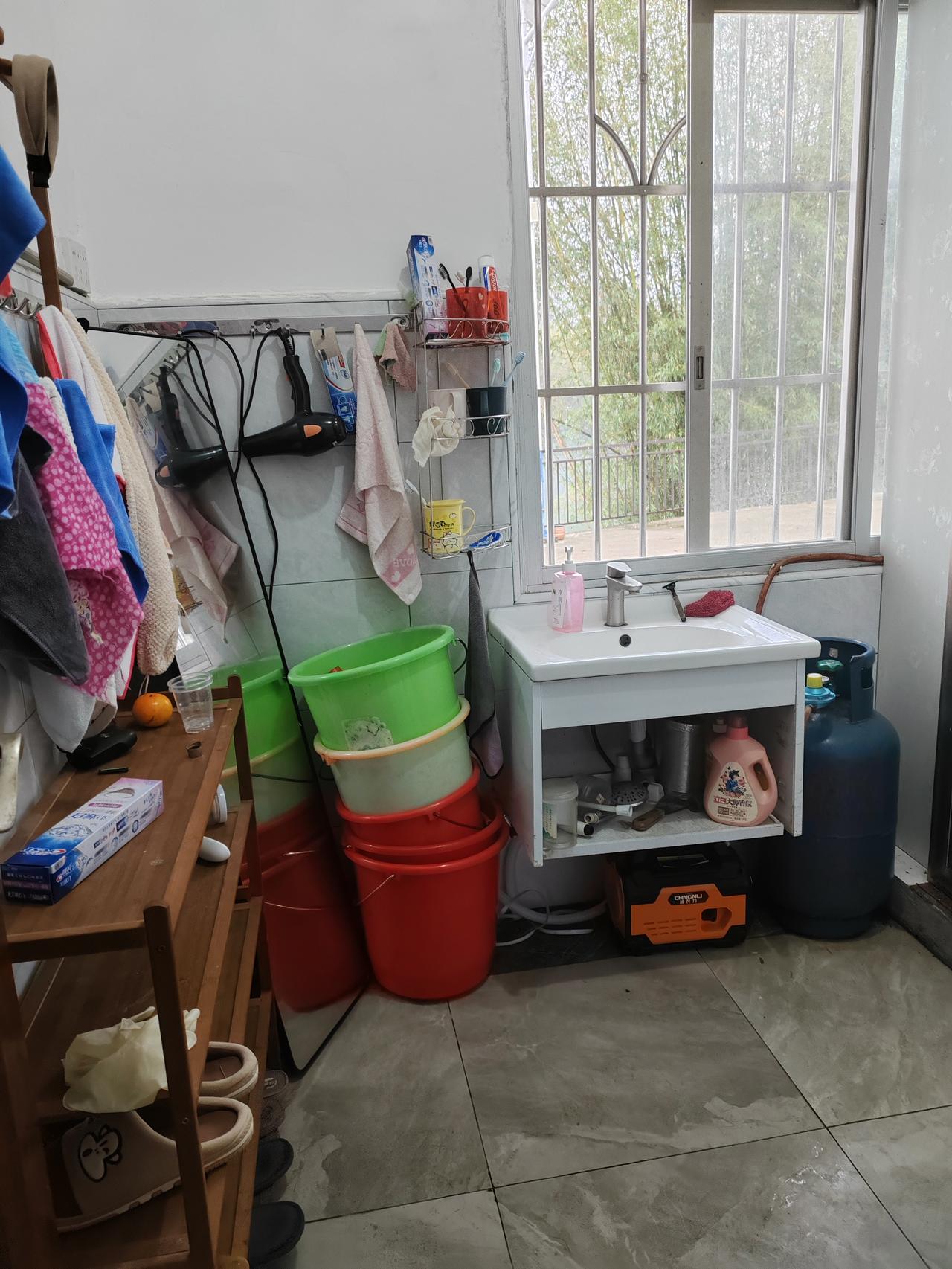 再见了，120元的煤气。改用热水器了，以两个人在家使用为例，一罐煤气用两个月，每