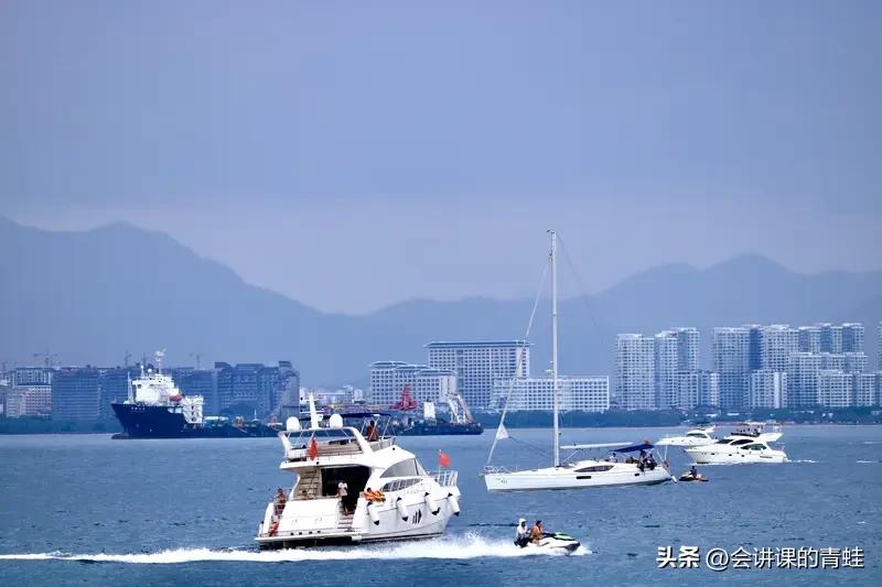 来海南定居，哪个市县是首选呢三亚市，无论空气质量气候条件，还是物价交通，特别受东