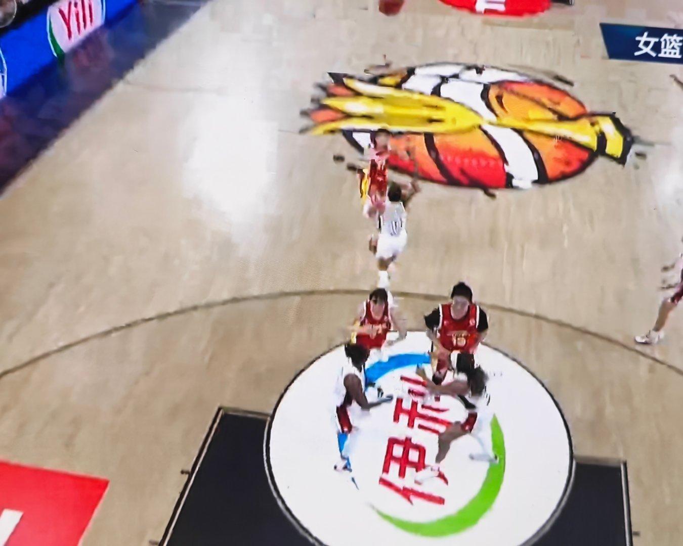 中国女篮vs美国女篮超远距离3分！罗欣棫独拿11分！太猛了！ ​​​