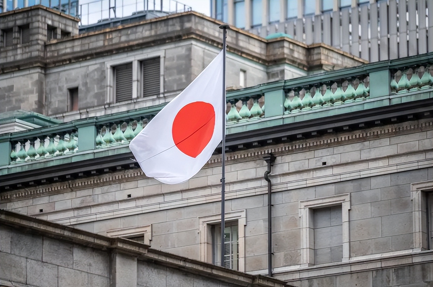 日本海自的航母没飞机用，原因竟然要怪空自