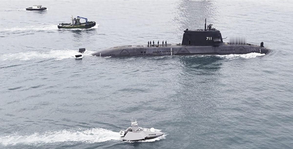 台湾豪掷500亿造的“海鲲号”潜艇，下水后竟然不能下潜也不能转弯？这丢人可丢大了
