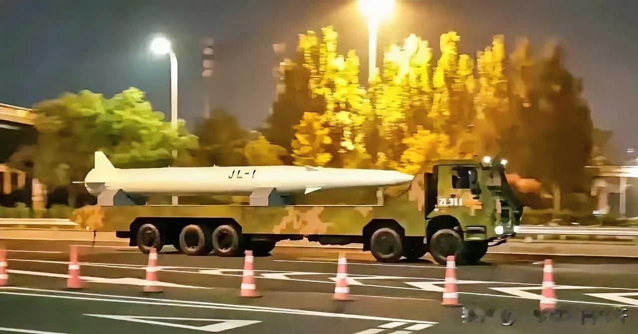 惊雷-1，这只是开始！
93阅兵，
惊雷-1，
中国的一款空基远程导弹，
六爷的