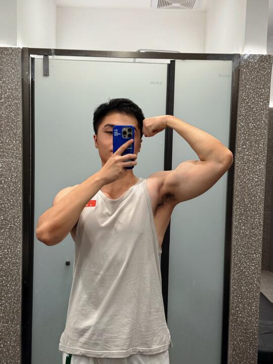 来健身胳膊举1️⃣下