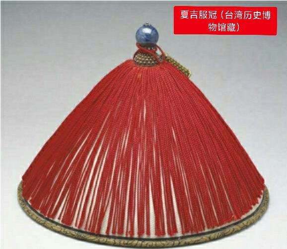 吉服是清代服制中等级仅次于朝服的服制，相比于朝服而言，吉服的使用就常见多了，不仅