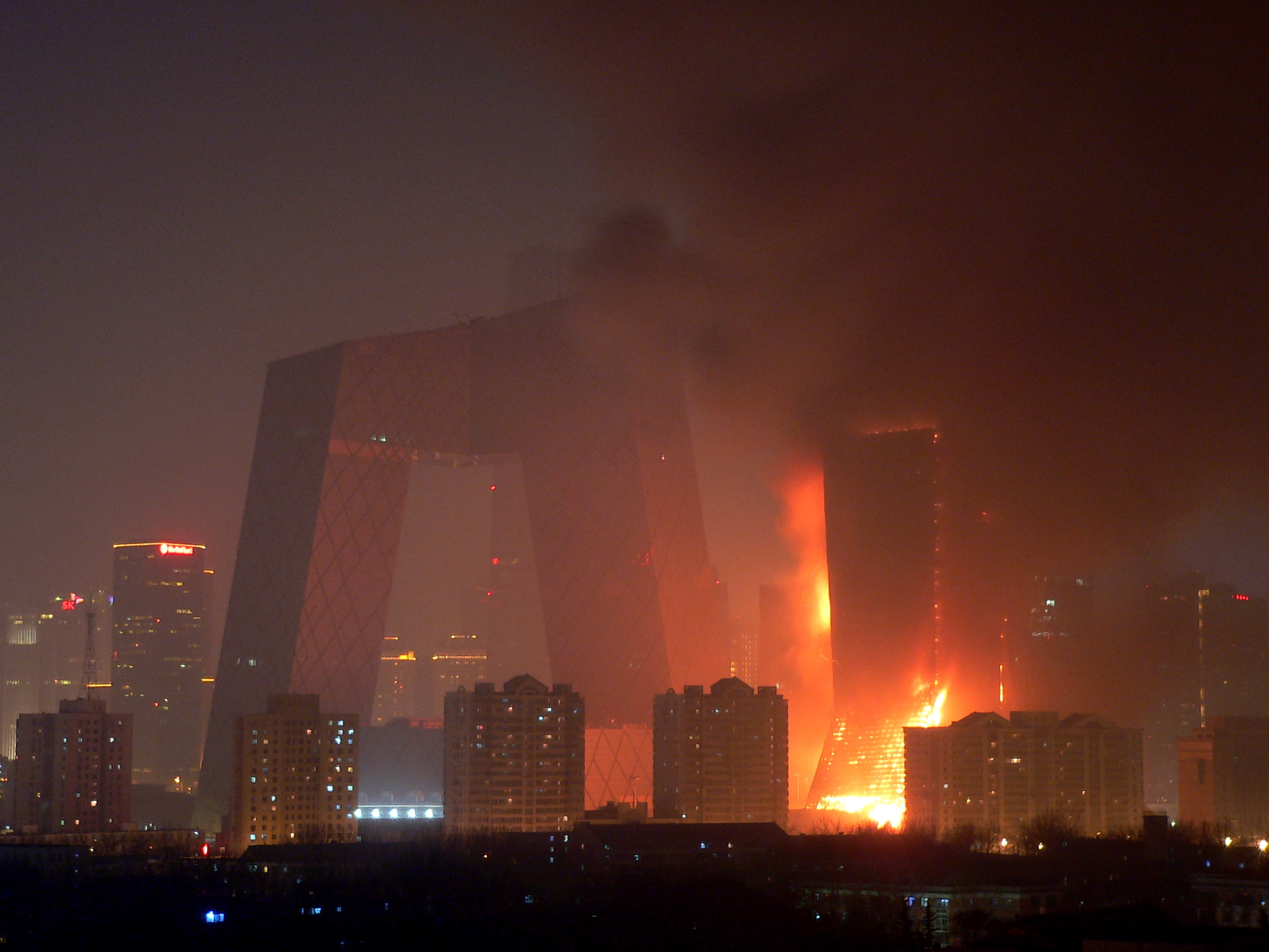 2009年2月9日，中央电视台电视文化中心发生火灾，一名消防员在扑救火灾时不幸牺