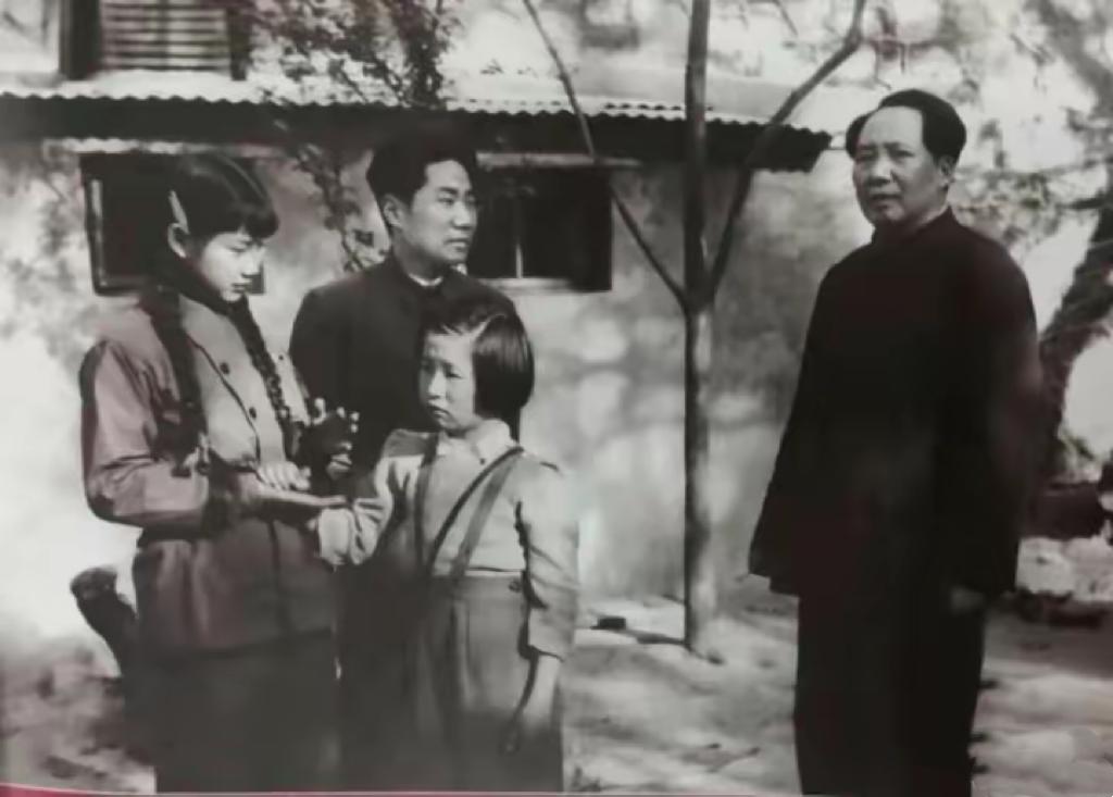 从1950年，一直到1976年去世，26年间，毛泽东搬家无数次。每次搬家，他都小
