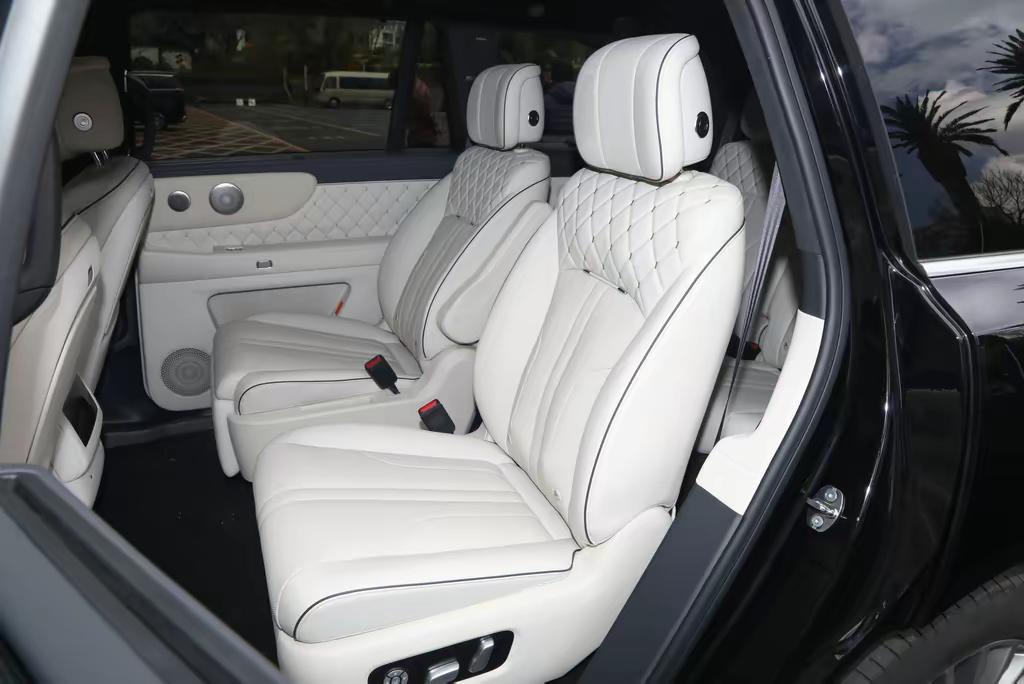 没见过这种场面，发布会上，一把手老总公开表示对品牌CEO工作的诸多不满意，尤其是