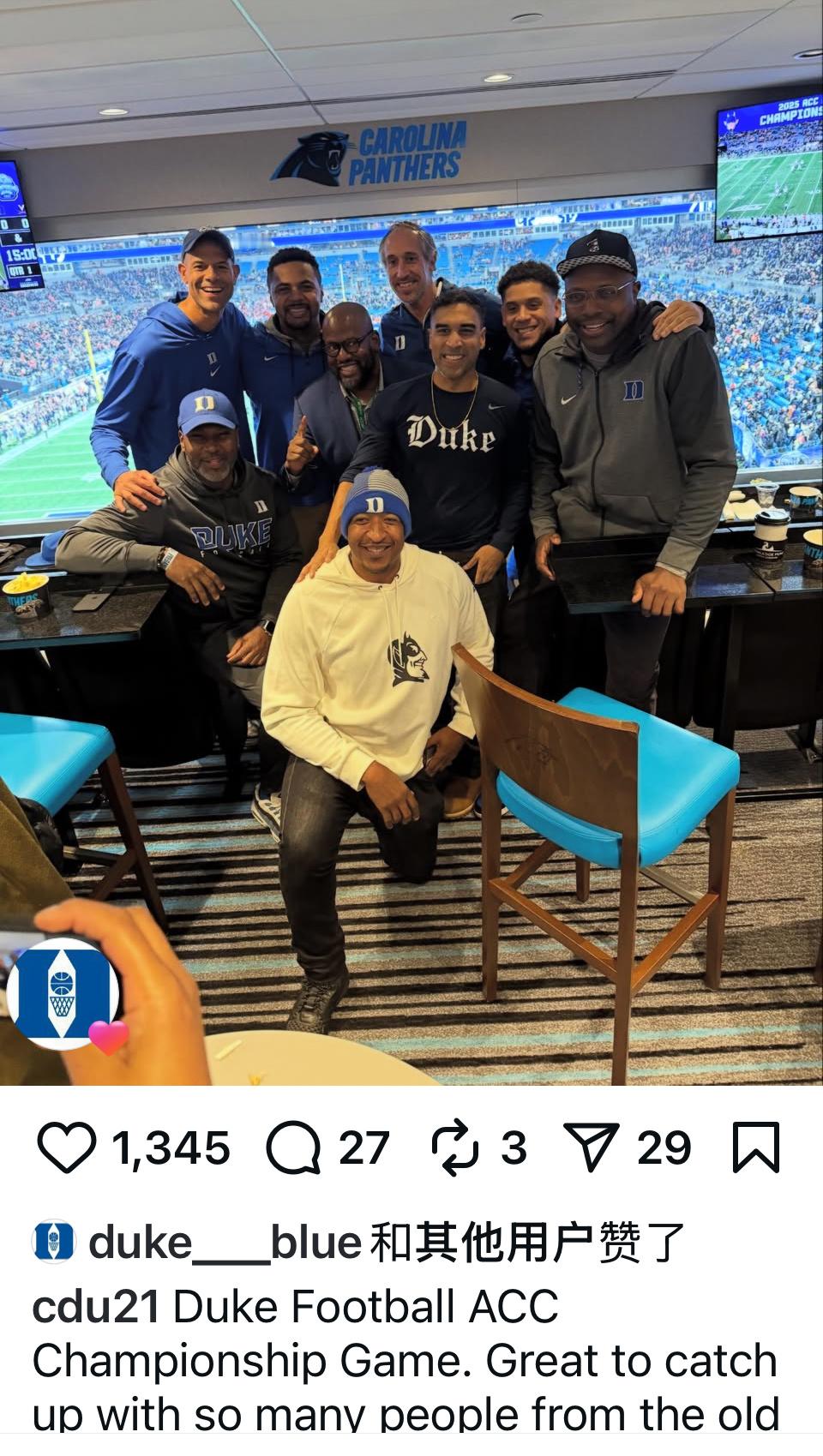 一眼就看见最左边的囧人，Zeke也是经常给橄榄球点赞 