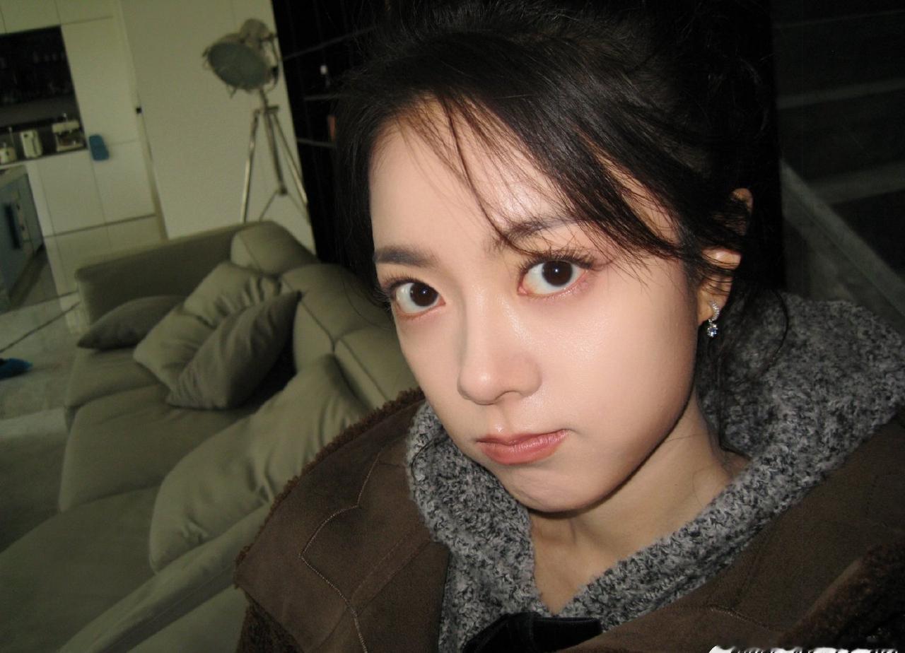 赵今麦赵今麦wallpaper中文版四月刊封面 🌾🌾赵今麦miumiu品牌大