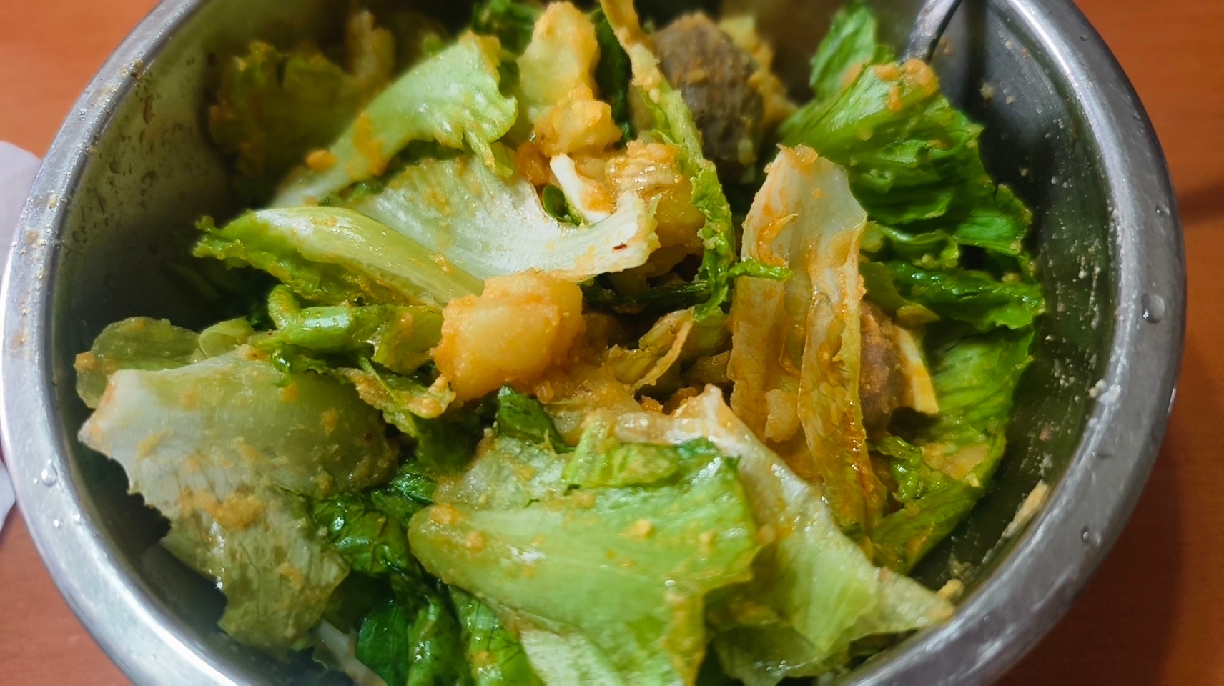 邝记辣椒酱拌土豆鸡蛋生菜吃