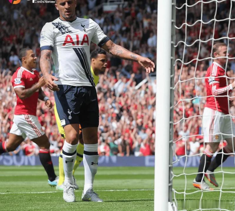 英超第 32 轮，西汉姆联主场 4-0 大胜狼队。此役战罢，多赛一场的西汉姆联积