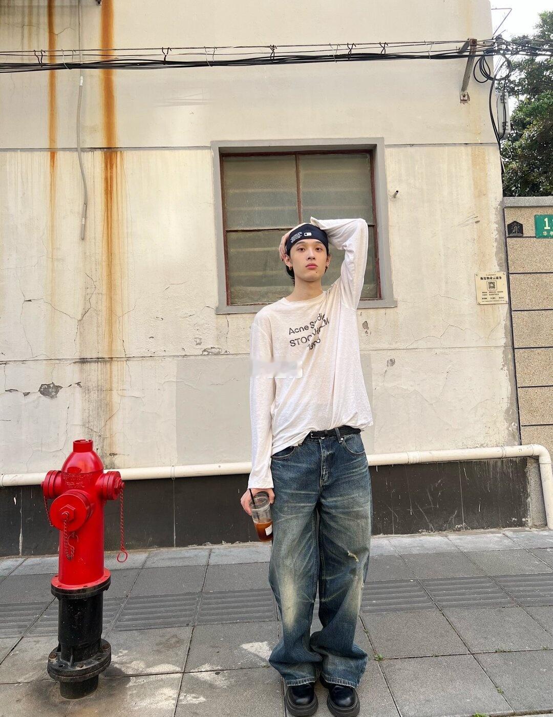 🌞
天气好起来咯^_^
	
帽子：New era
长袖：Acne studio