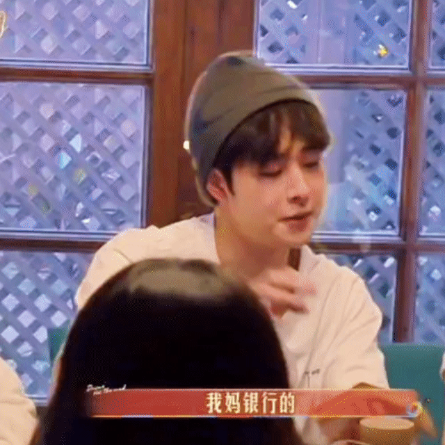 #荣梓杉让田嘉瑞彻底清醒了# 荣梓杉与田嘉瑞的互动，充满了惊喜和趣味。 ​​​