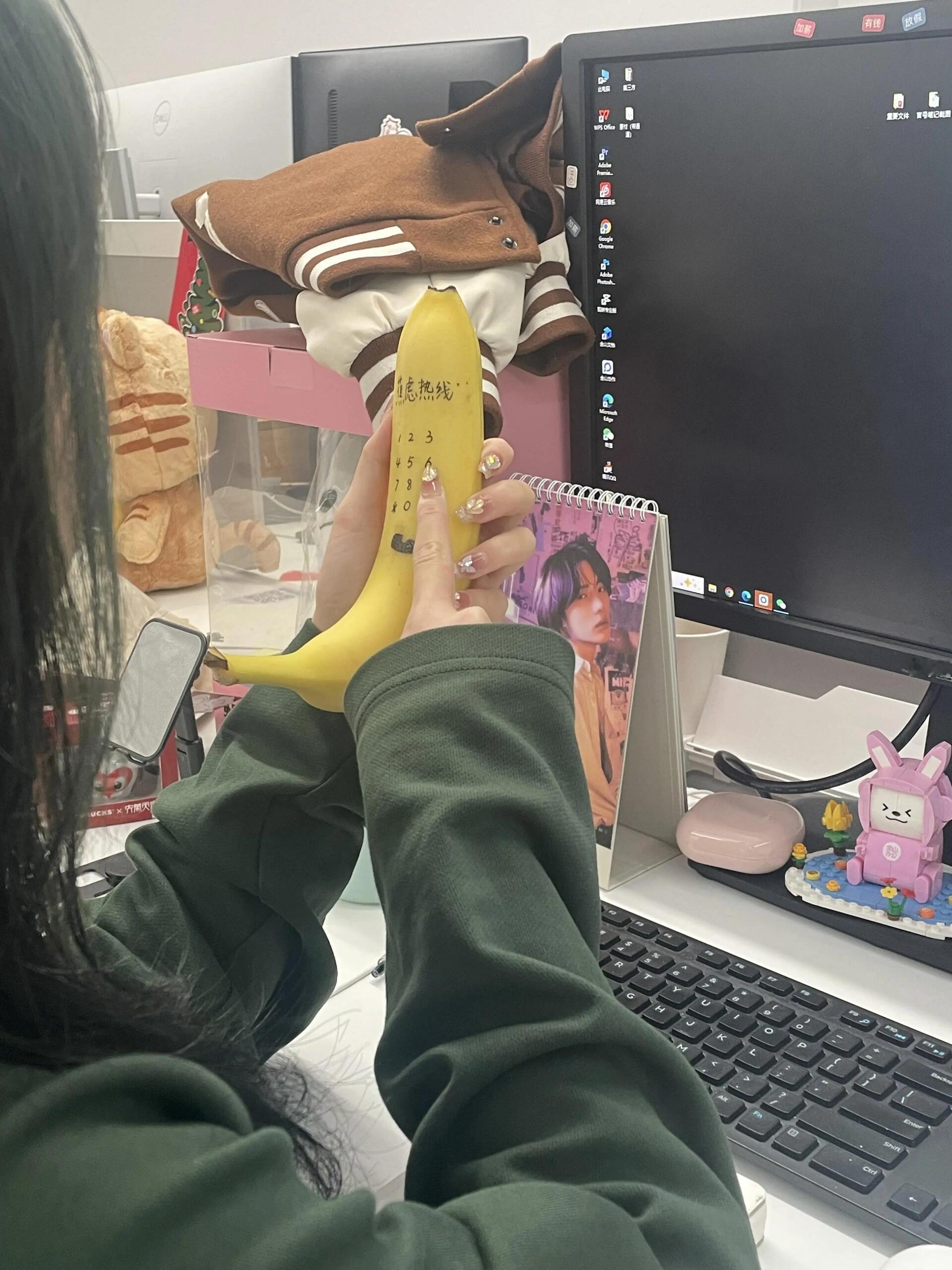 笑死，同事的精神状态演我 