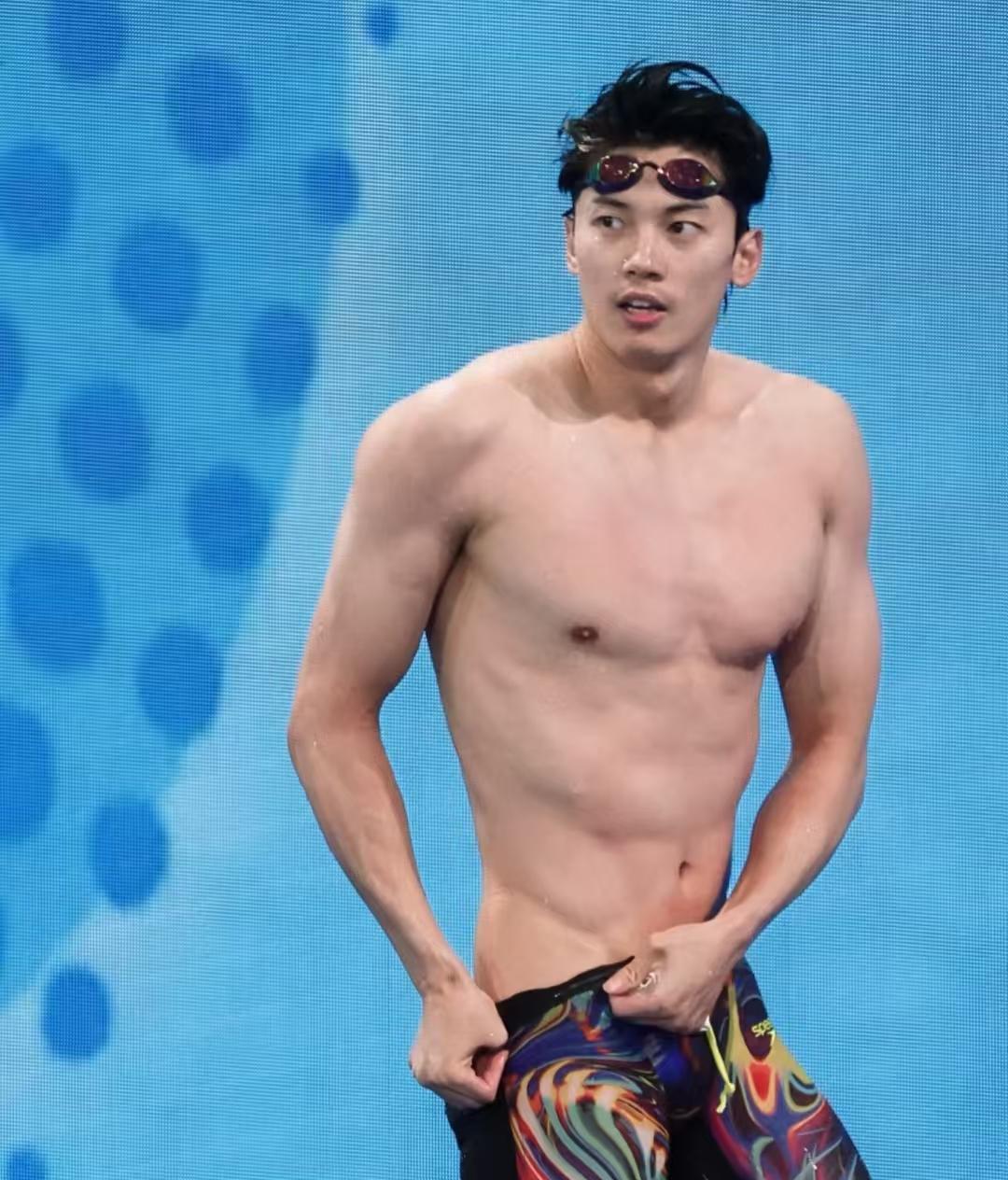 汪顺笑了！最意外的逆袭终究还是成了。
预赛第九被淘汰的他，谁能想到浙江队赵梁州弃