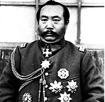 1923年，土匪孙美瑶抢劫了一辆火车，绑架了39名外国人，并以此威胁北洋政府：“