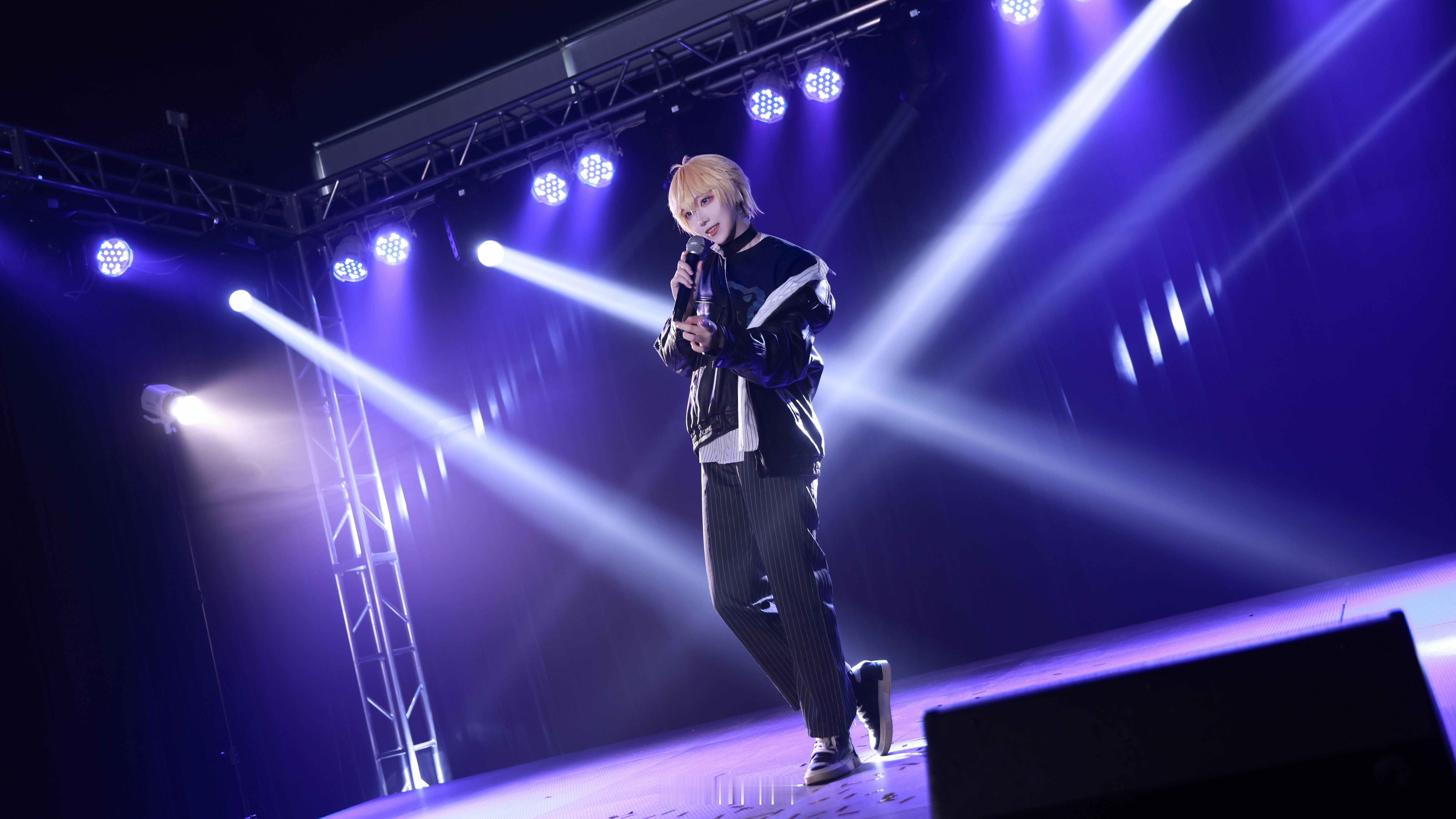 周棋洛[超话]周棋洛0409生日快乐coscos预告cosplay “星星有了陪